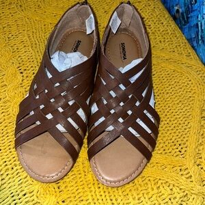 NWOT Sonoma Size 8 Brown Sandals